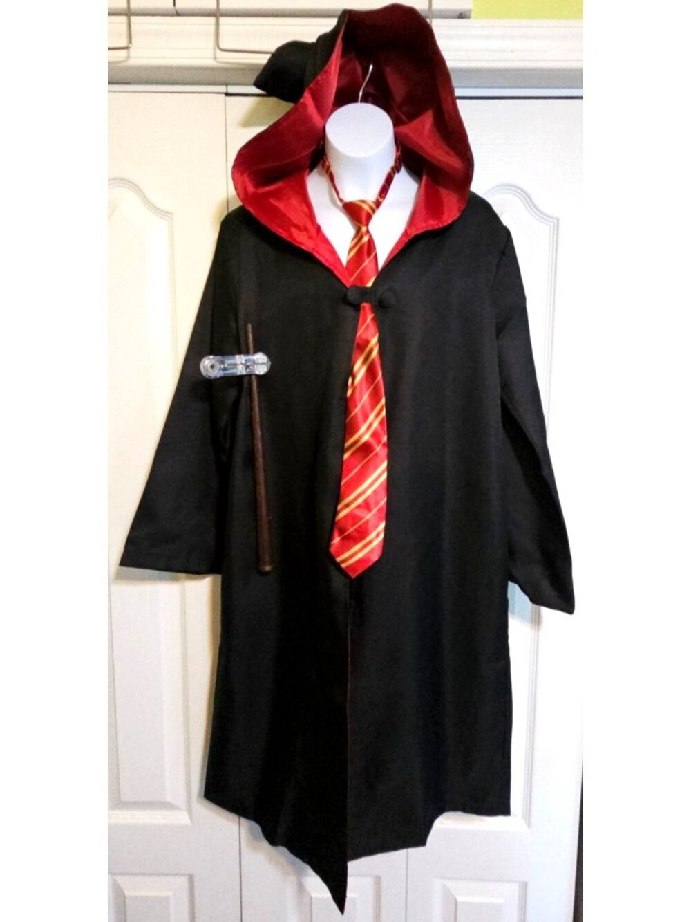 Harry Potter Cloak Robe Costume Boys 10-12 Hooded Wand Light up Tie Glasses Kids